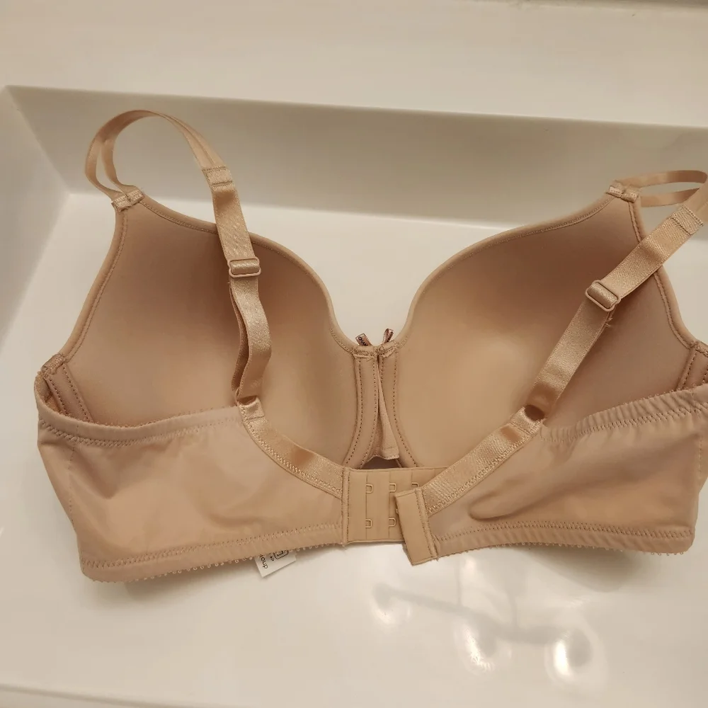 Chantelle Basic Invisible Smooth Custom Fit Bra - Nude Toffee